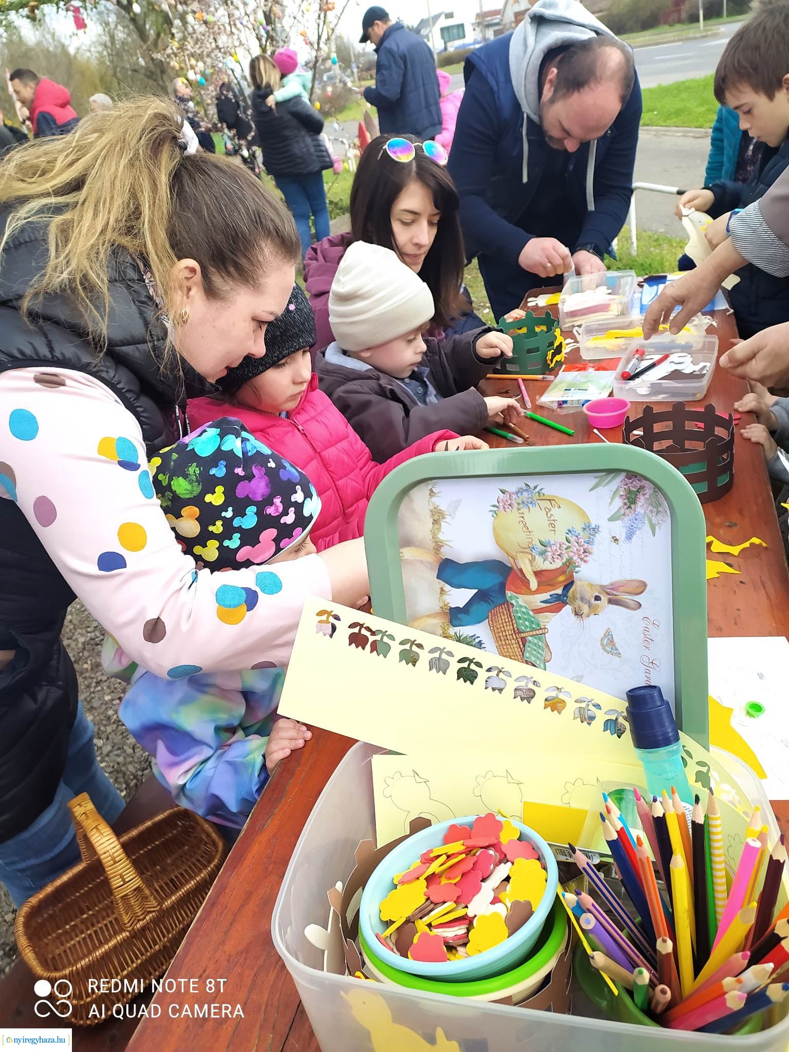Tojásfa díszítés, nyuszisimogatás és kézműves foglalkozások az orosi húsvéti hangolódáson