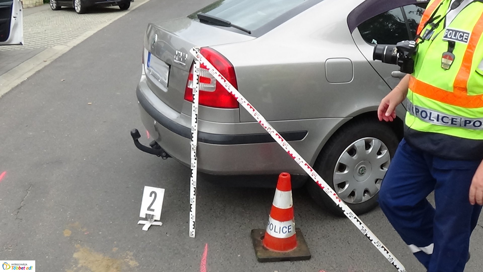 Tolató autók ütköztek az Őz utcán