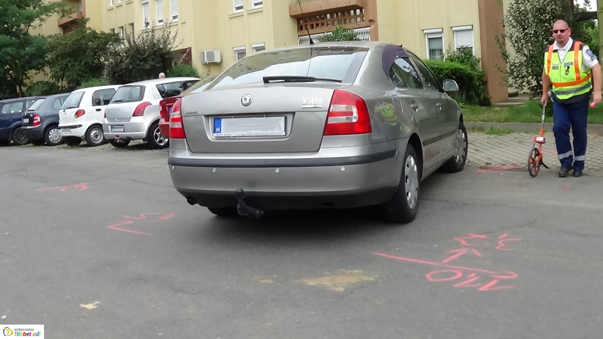 Tolató autók ütköztek az Őz utcán