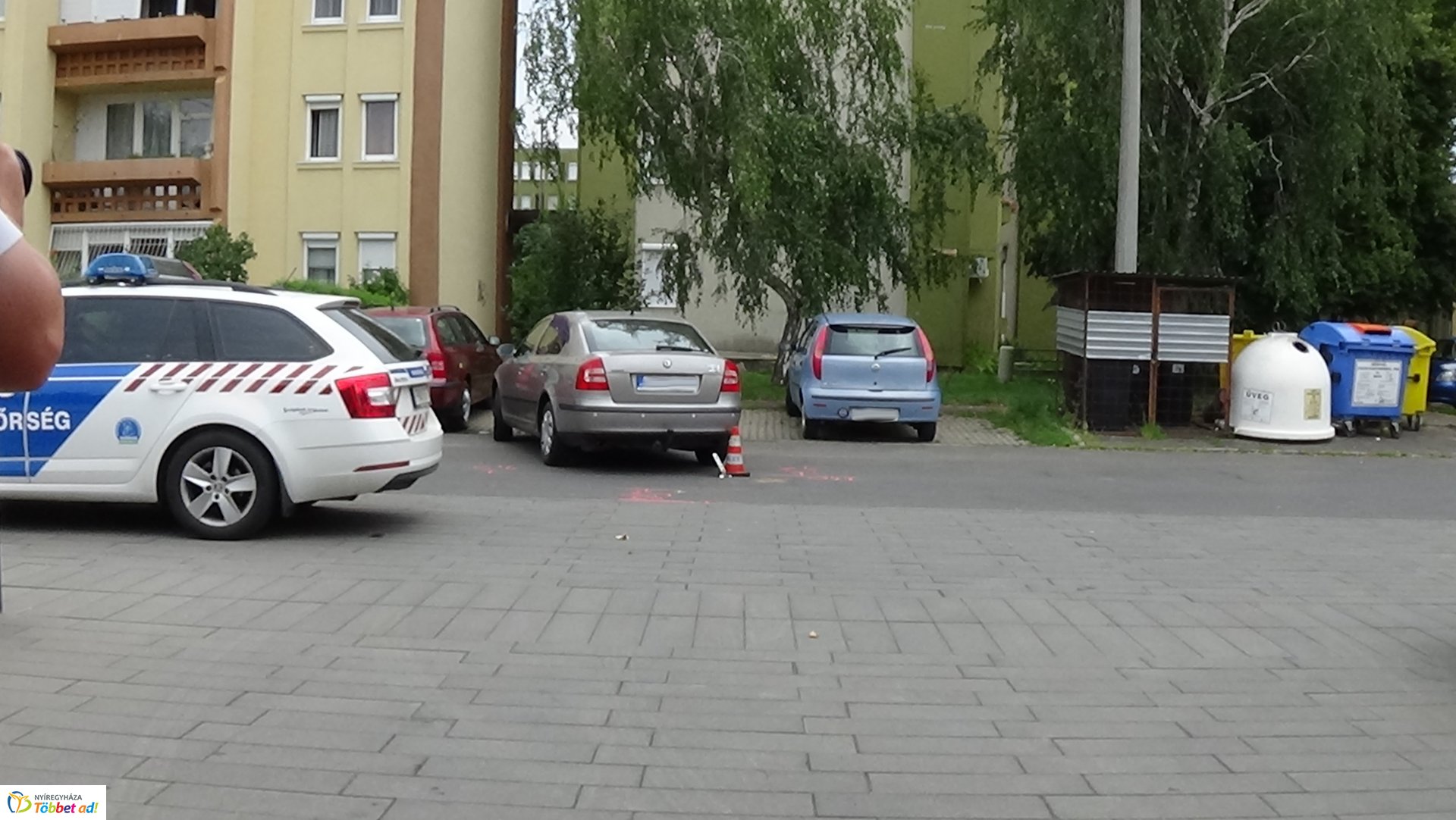 Tolató autók ütköztek az Őz utcán