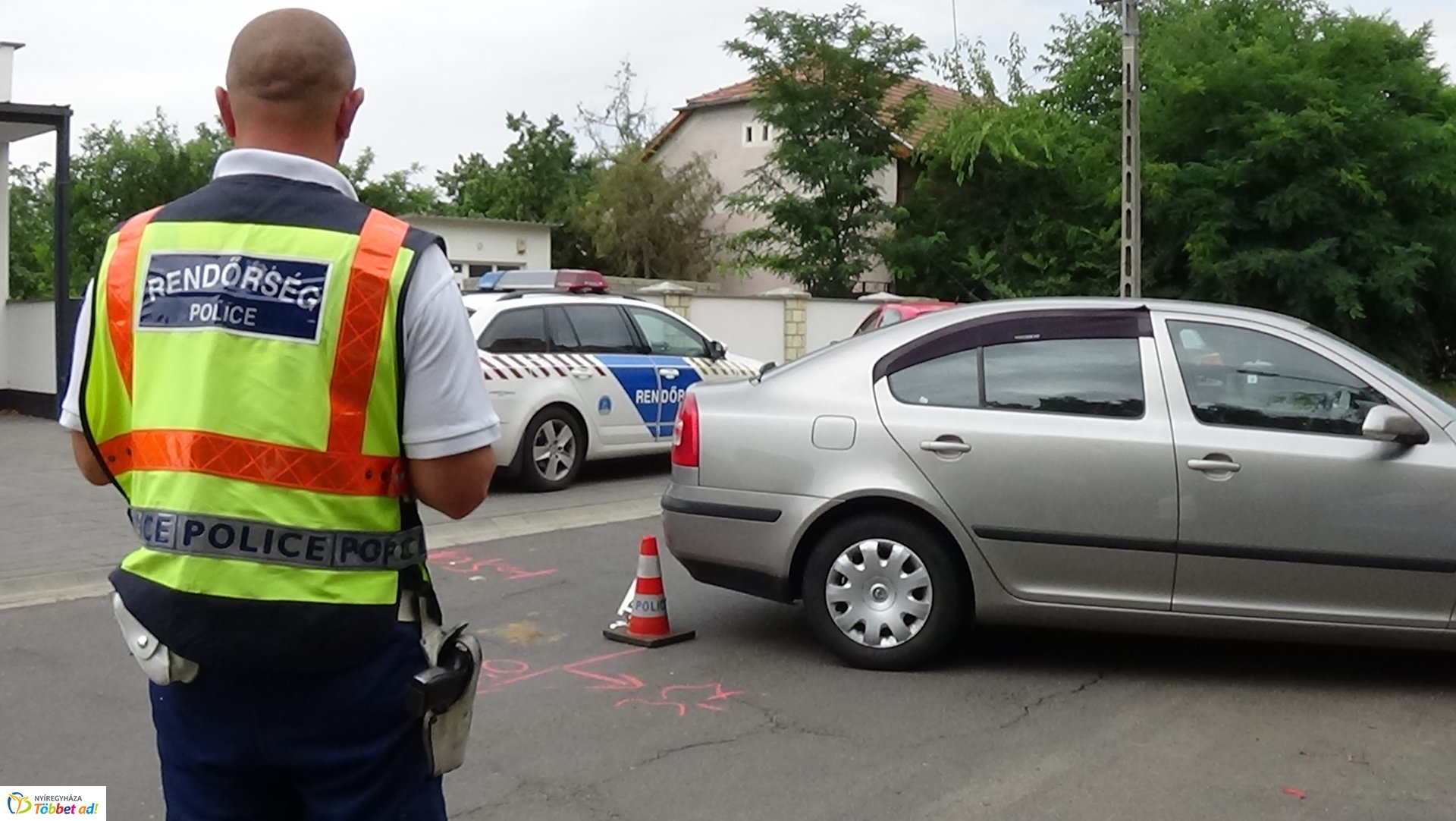 Tolató autók ütköztek az Őz utcán