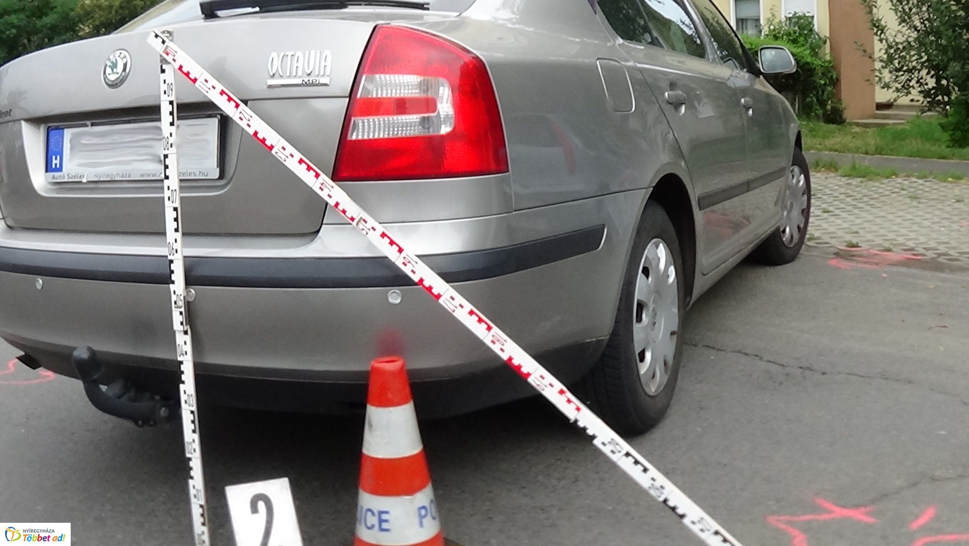 Tolató autók ütköztek az Őz utcán