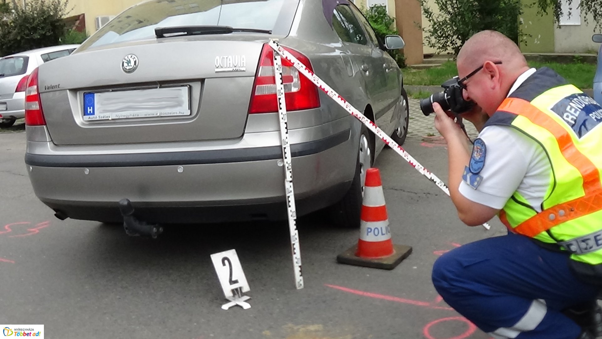 Tolató autók ütköztek az Őz utcán