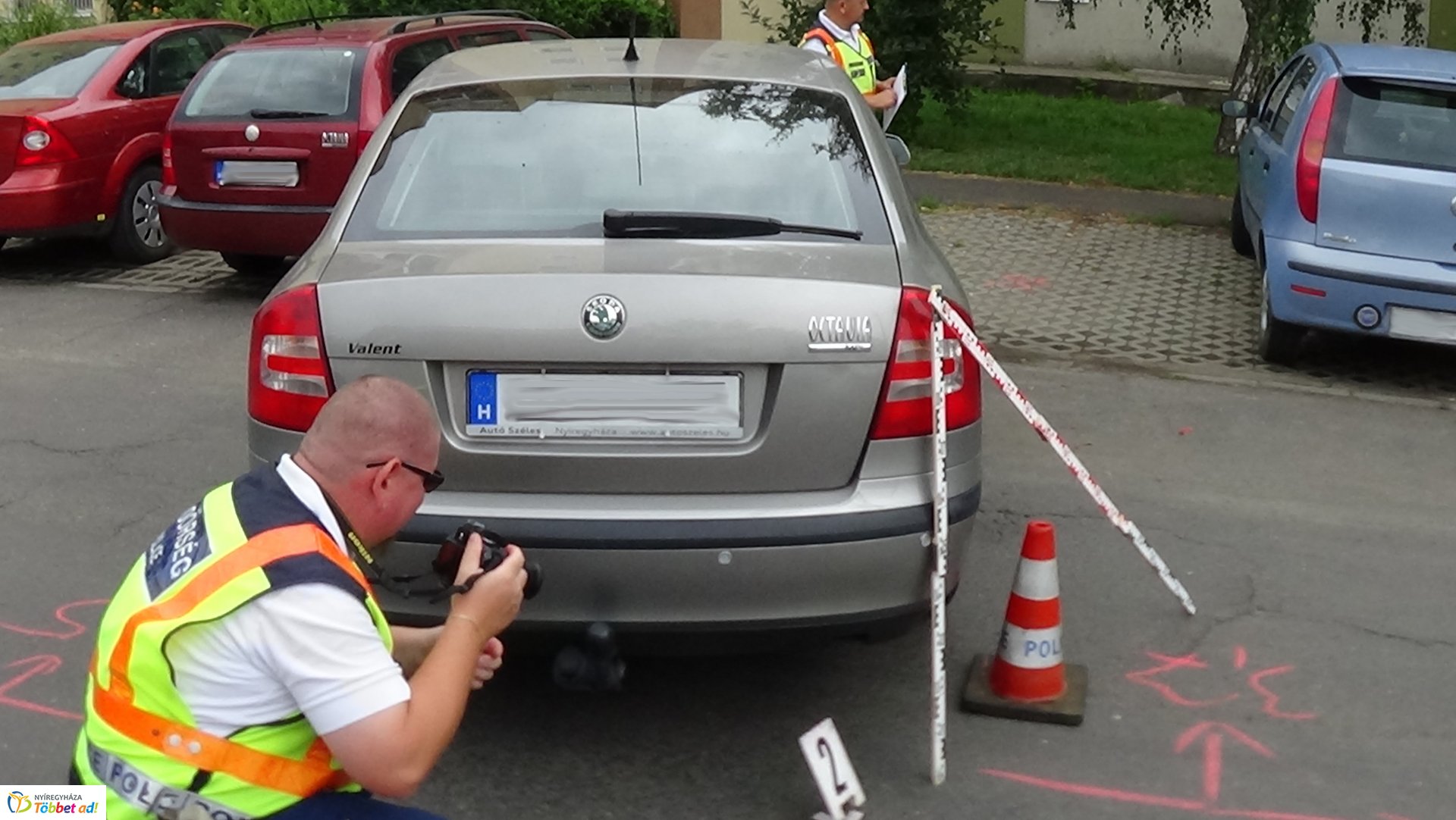 Tolató autók ütköztek az Őz utcán