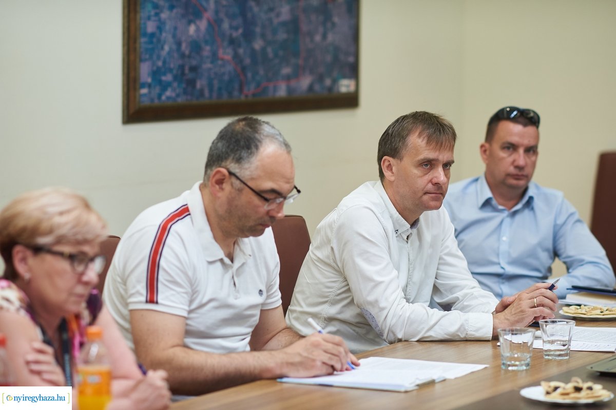 Tömegközlekedés Nyíregyházán - sajtótájékoztató