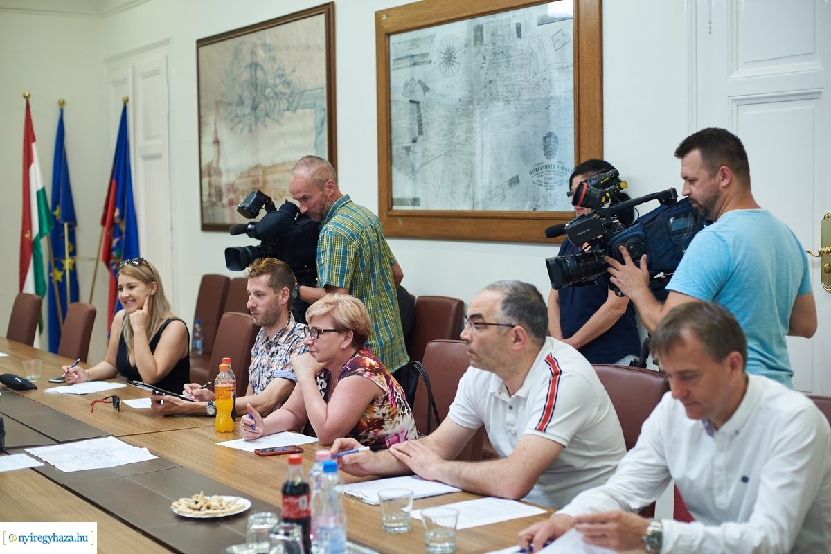 Tömegközlekedés Nyíregyházán - sajtótájékoztató