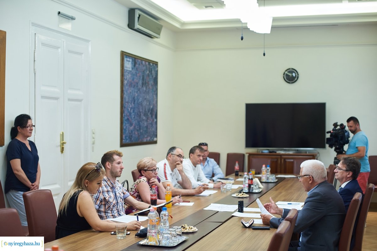 Tömegközlekedés Nyíregyházán - sajtótájékoztató