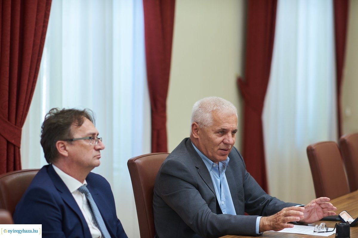 Tömegközlekedés Nyíregyházán - sajtótájékoztató