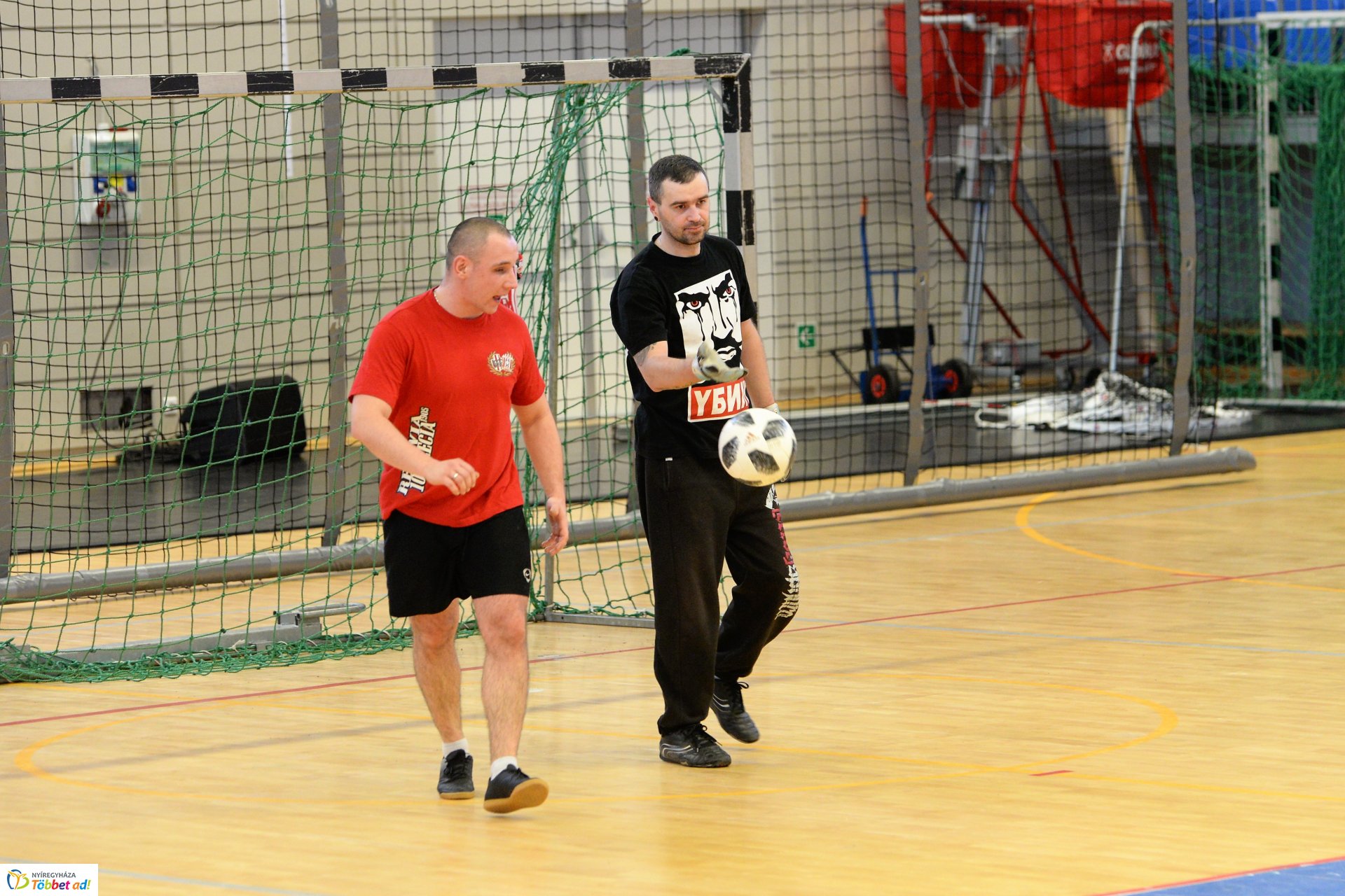 Tomek Zoliért rúgták a labdát