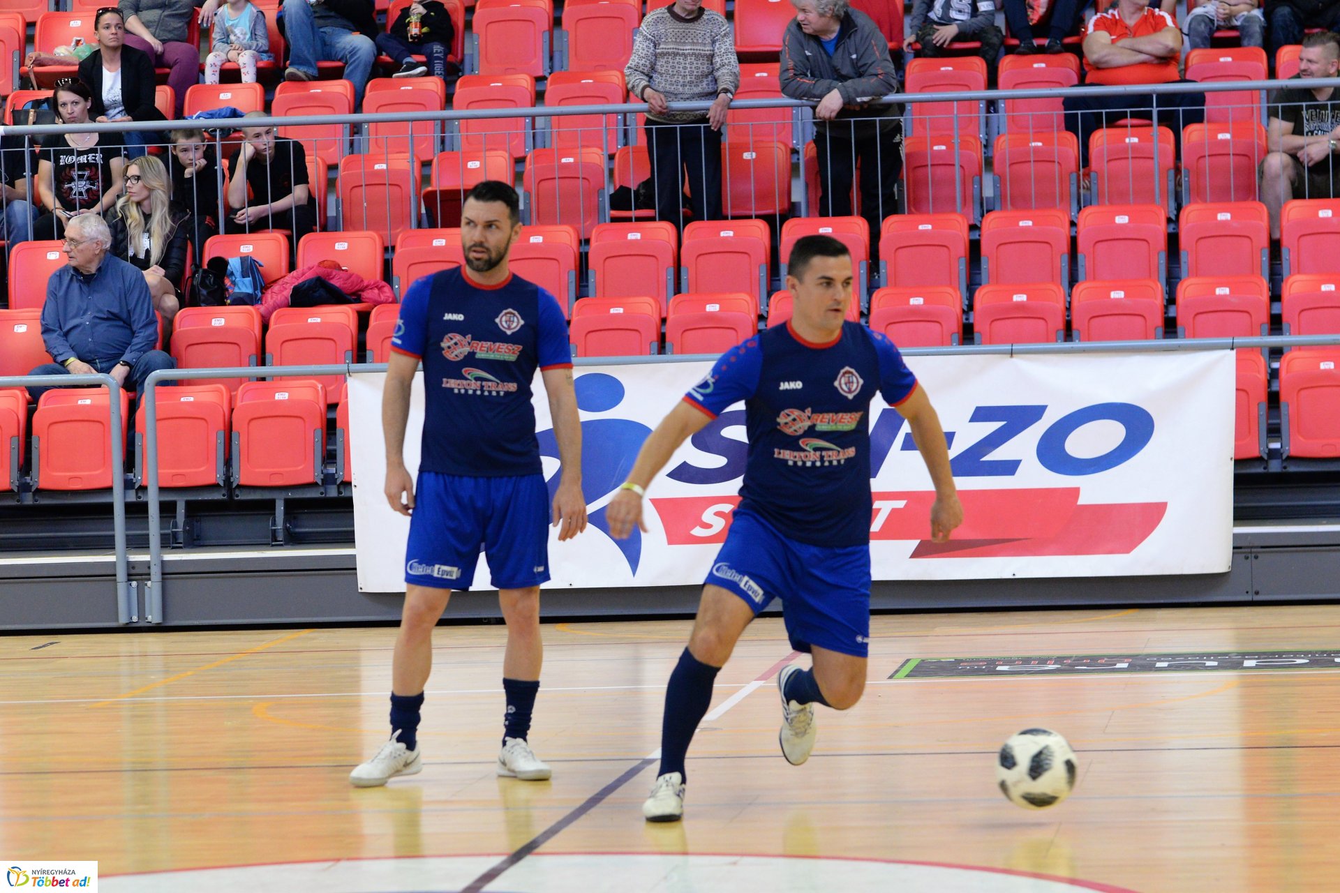 Tomek Zoliért rúgták a labdát