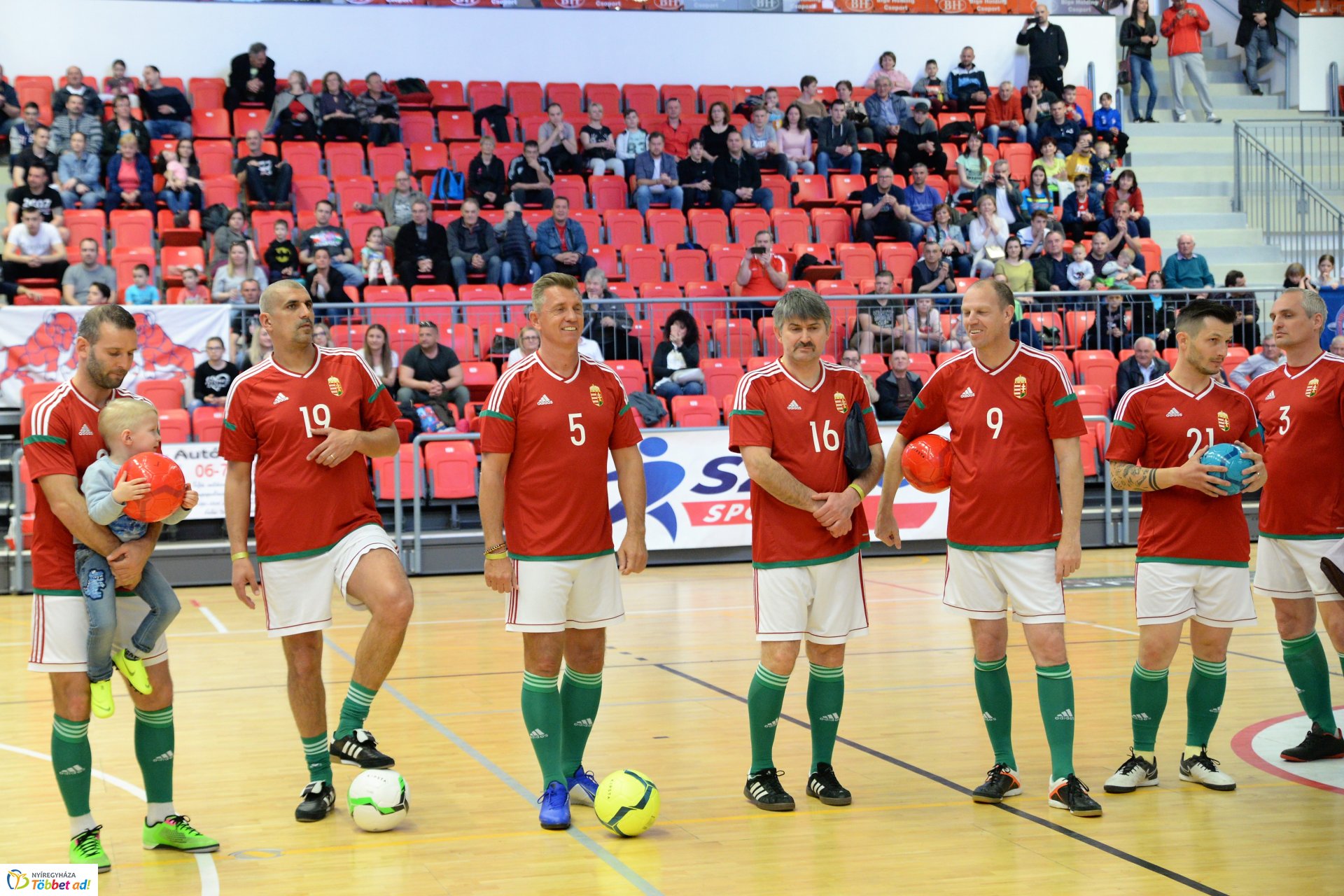 Tomek Zoliért rúgták a labdát