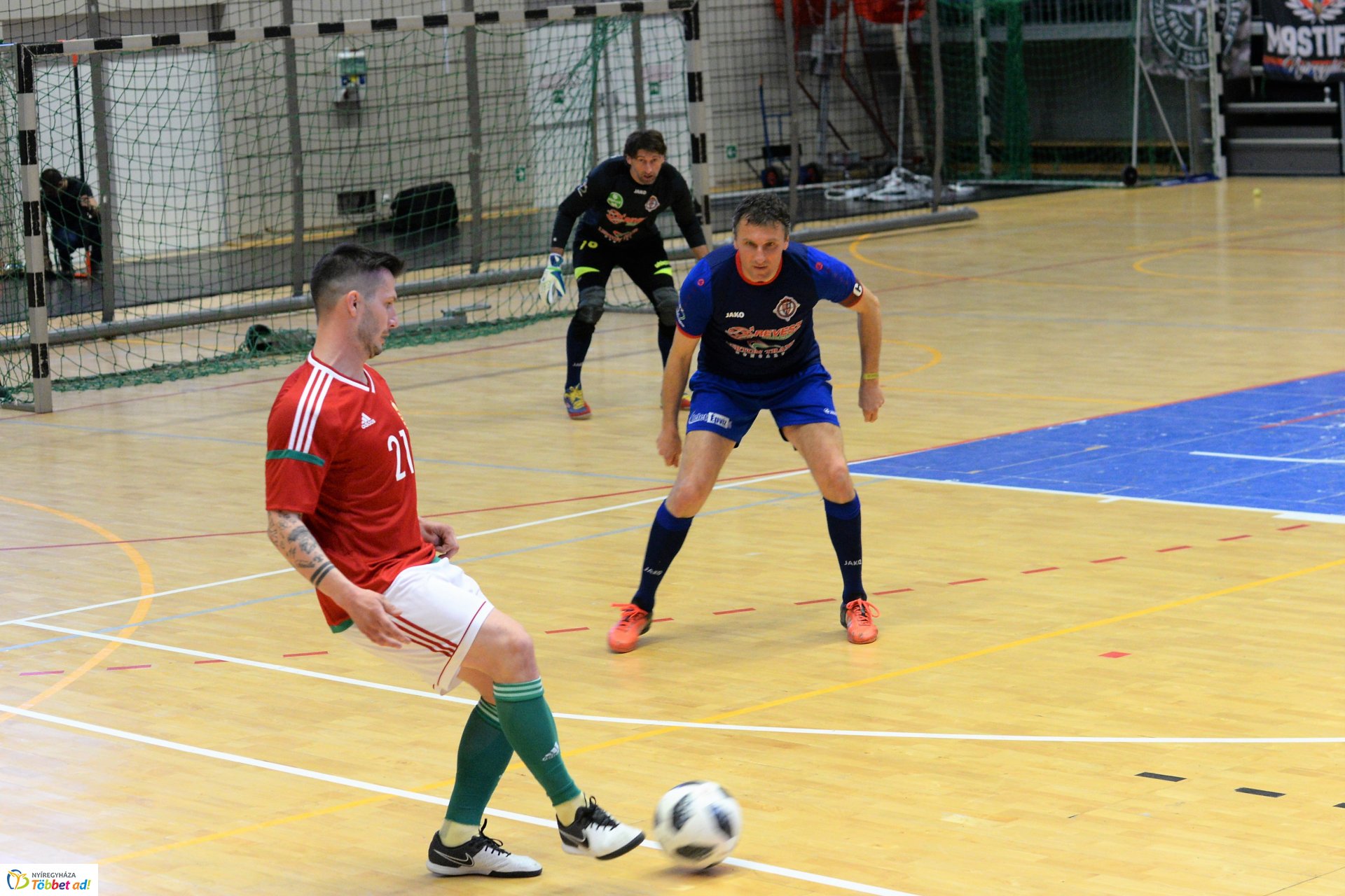 Tomek Zoliért rúgták a labdát