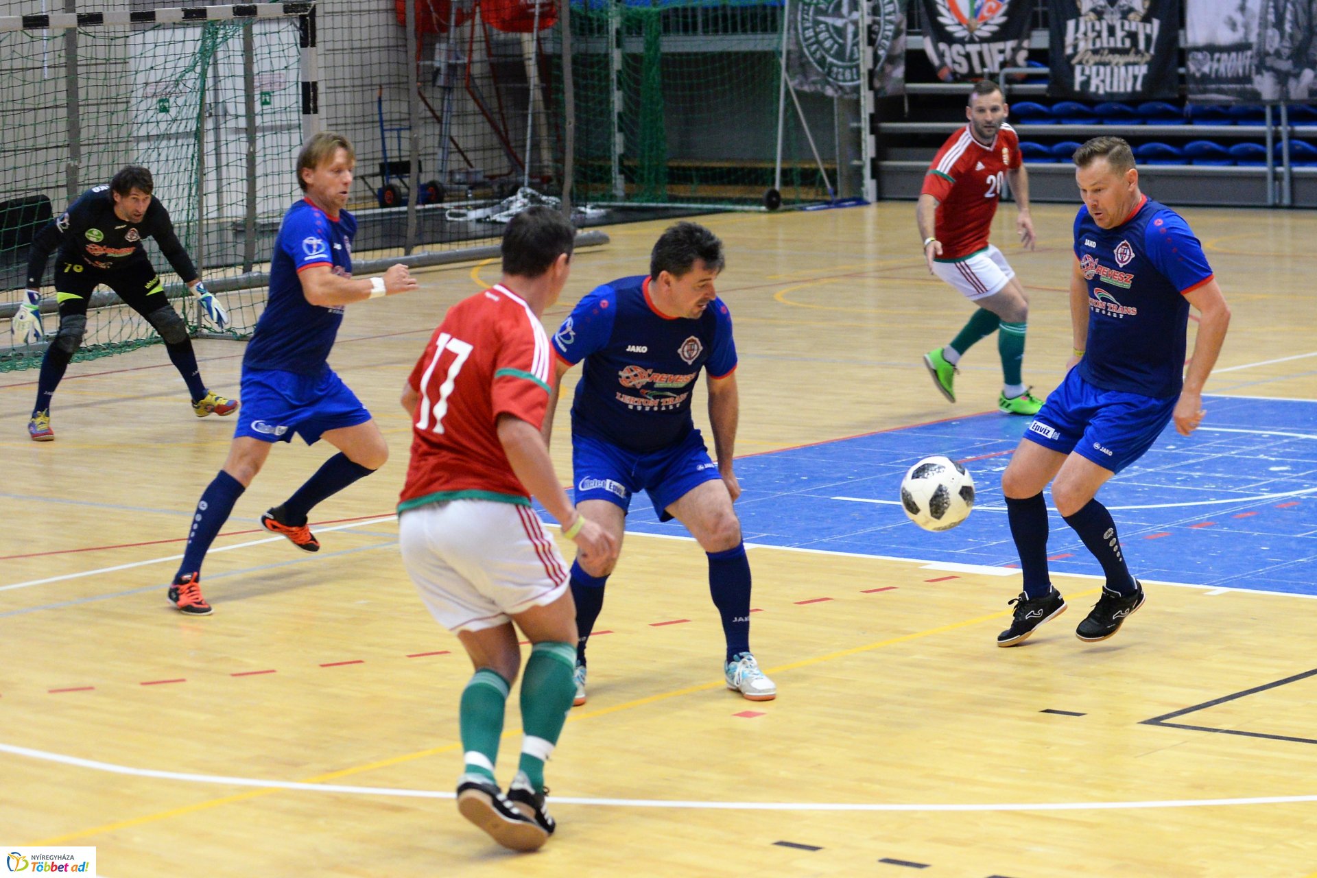 Tomek Zoliért rúgták a labdát