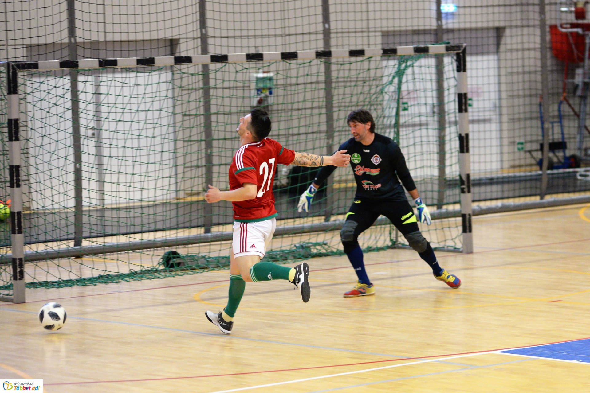 Tomek Zoliért rúgták a labdát