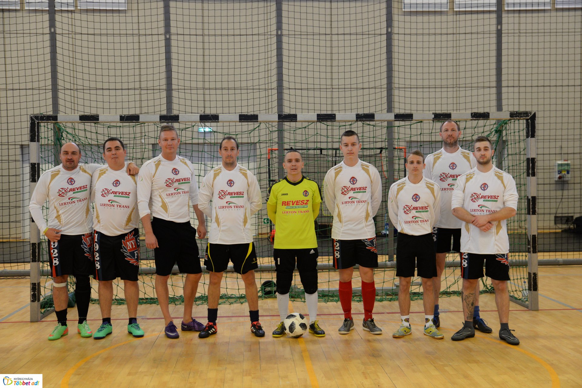 Tomek Zoliért rúgták a labdát