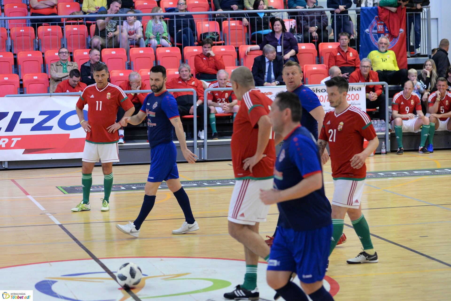 Tomek Zoliért rúgták a labdát