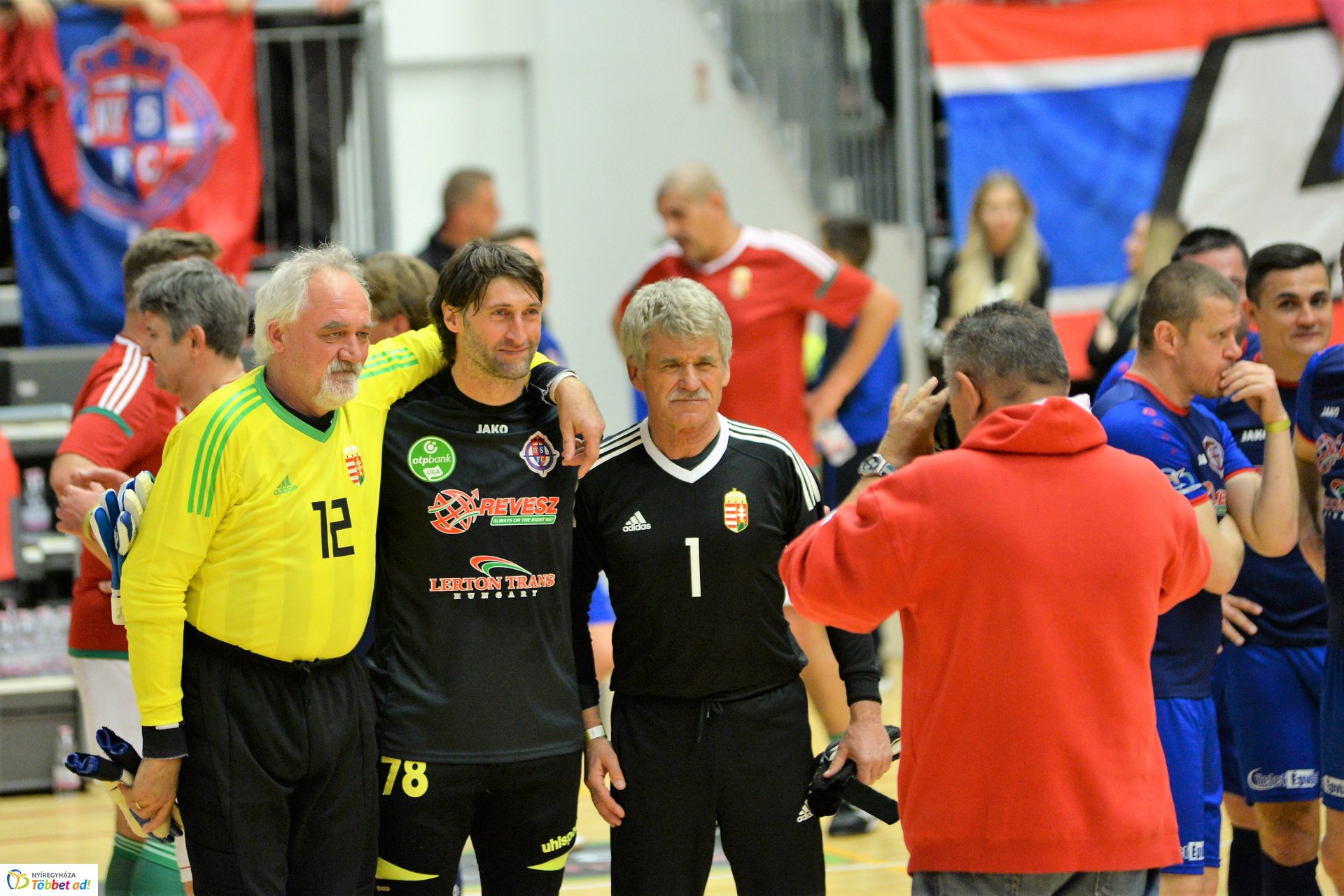 Tomek Zoliért rúgták a labdát