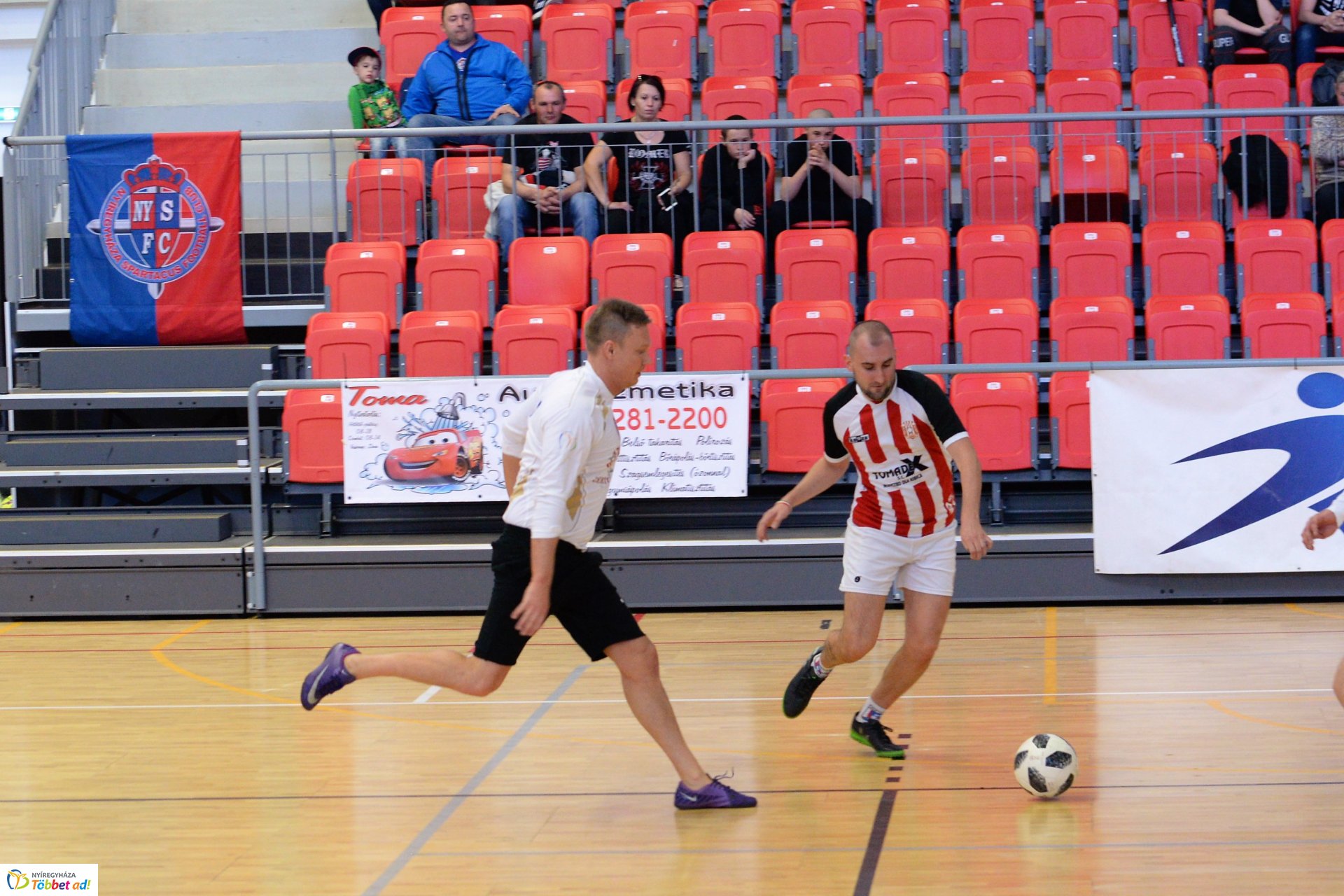 Tomek Zoliért rúgták a labdát