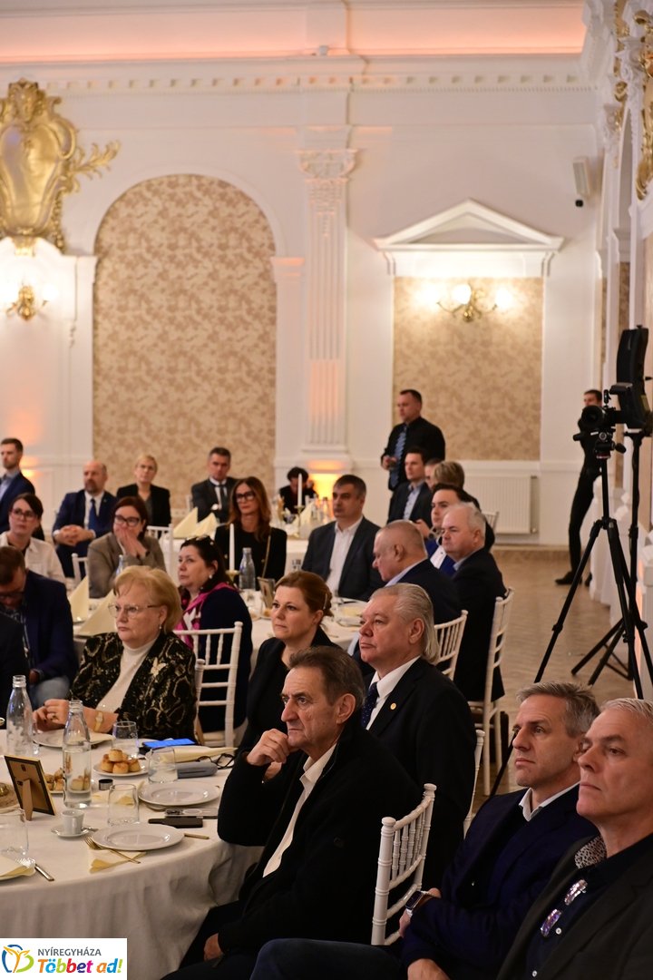 TOP100    2025 decemberében