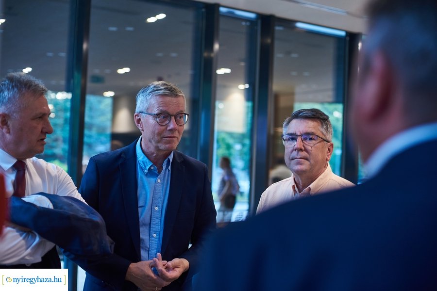 TOPVOSZ aláírás 20240904