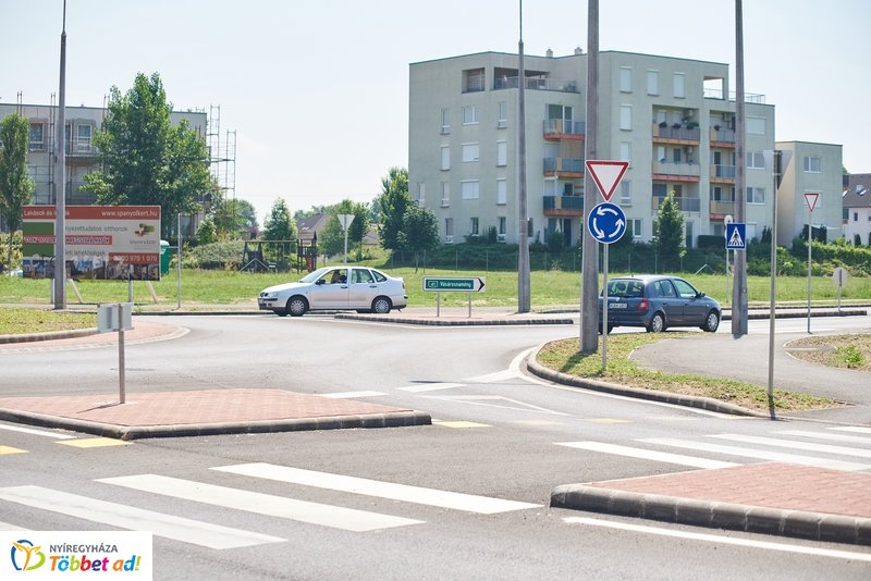 Törzs utcai körforgalom átadó