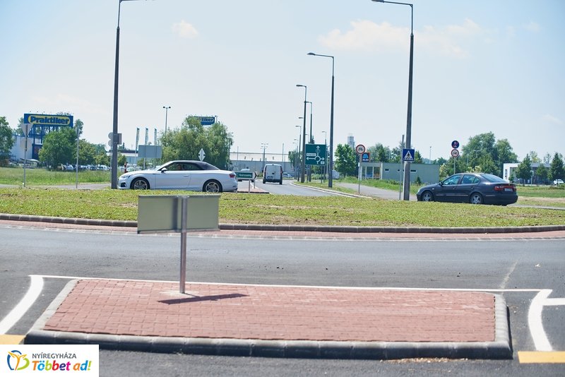 Törzs utcai körforgalom átadó