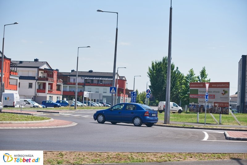 Törzs utcai körforgalom átadó