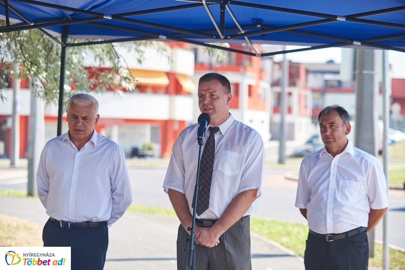 Törzs utcai körforgalom átadó