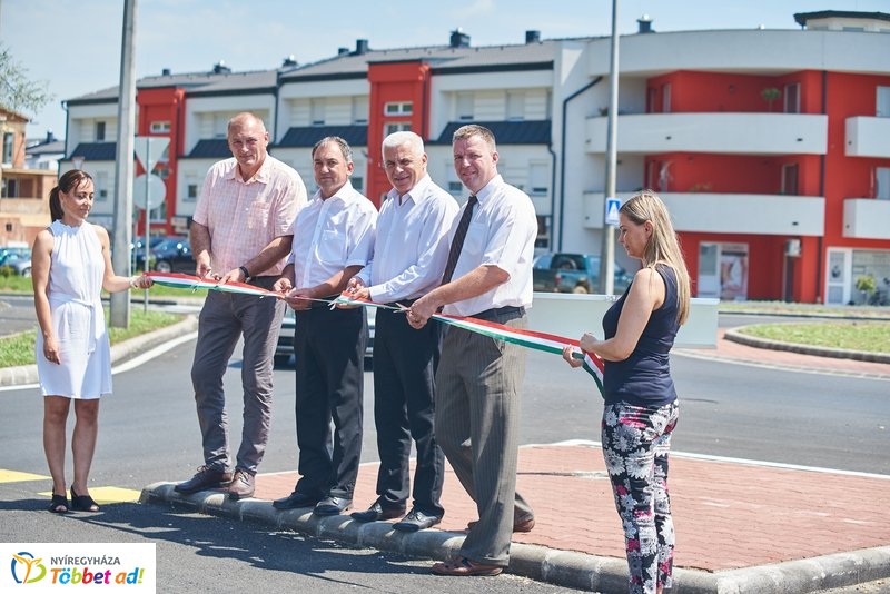 Törzs utcai körforgalom átadó