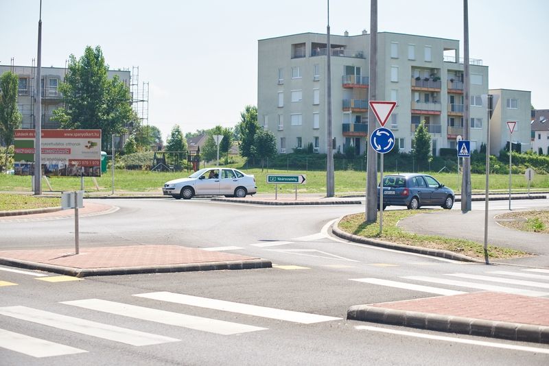 Törzs utcai körforgalom átadó