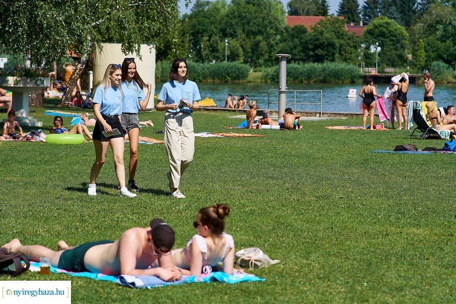 Tourist Police pólók átadása