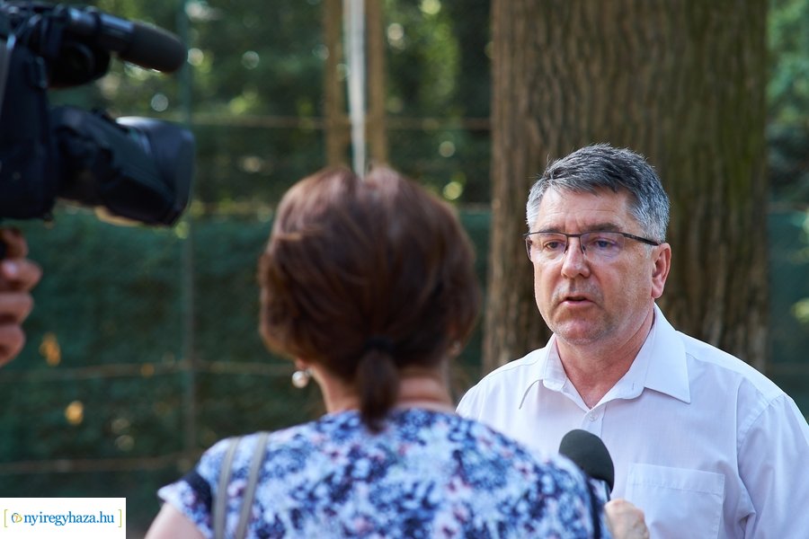 Tourist Police pólók átadása