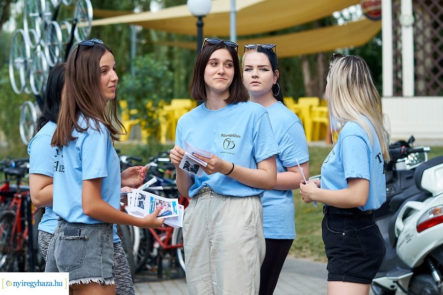 Tourist Police pólók átadása