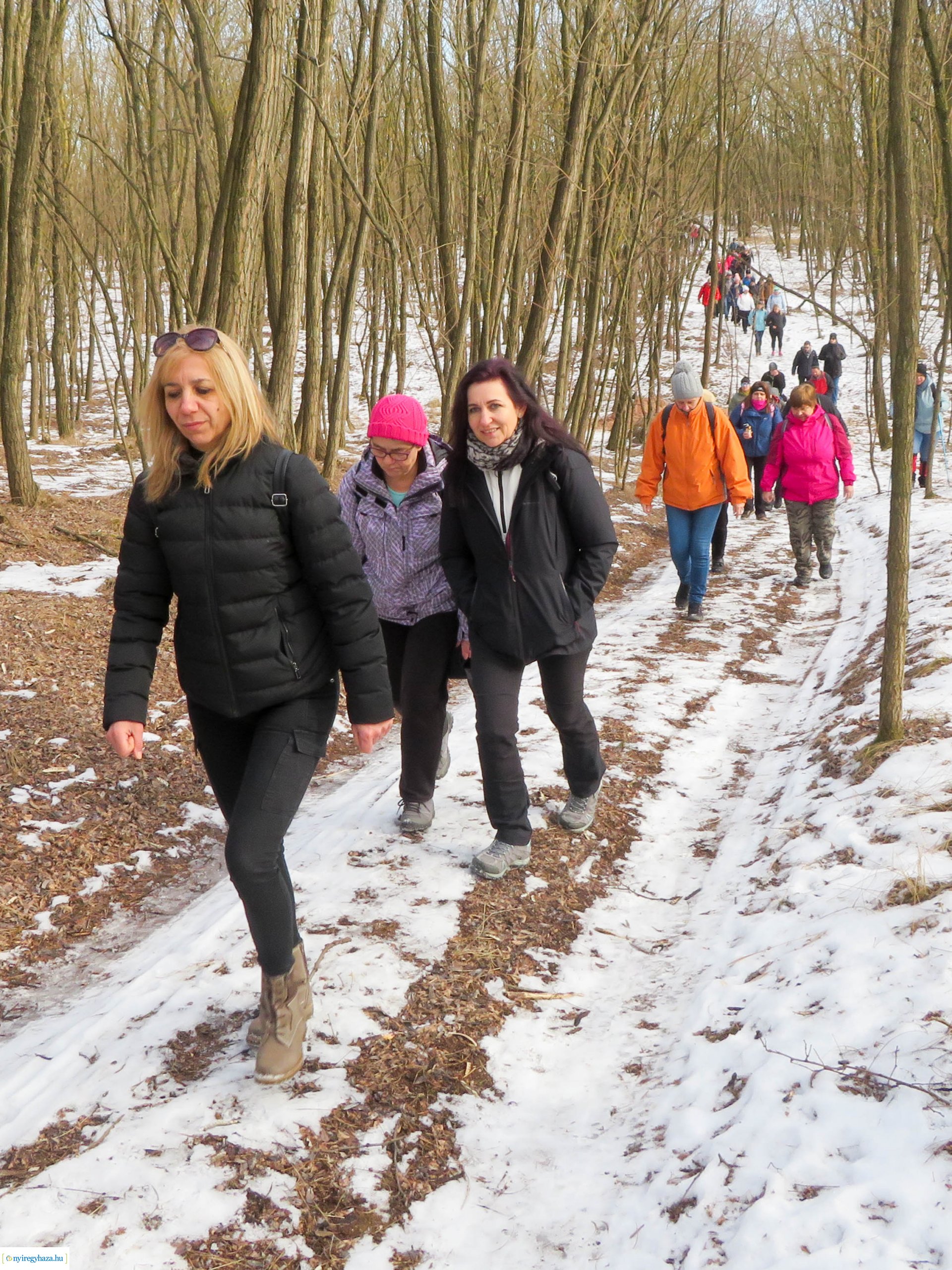 Túracipő és farsangi jelmez 