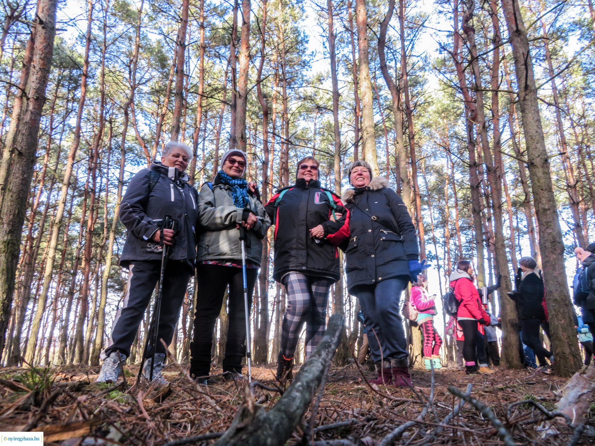Túracipő és farsangi jelmez 