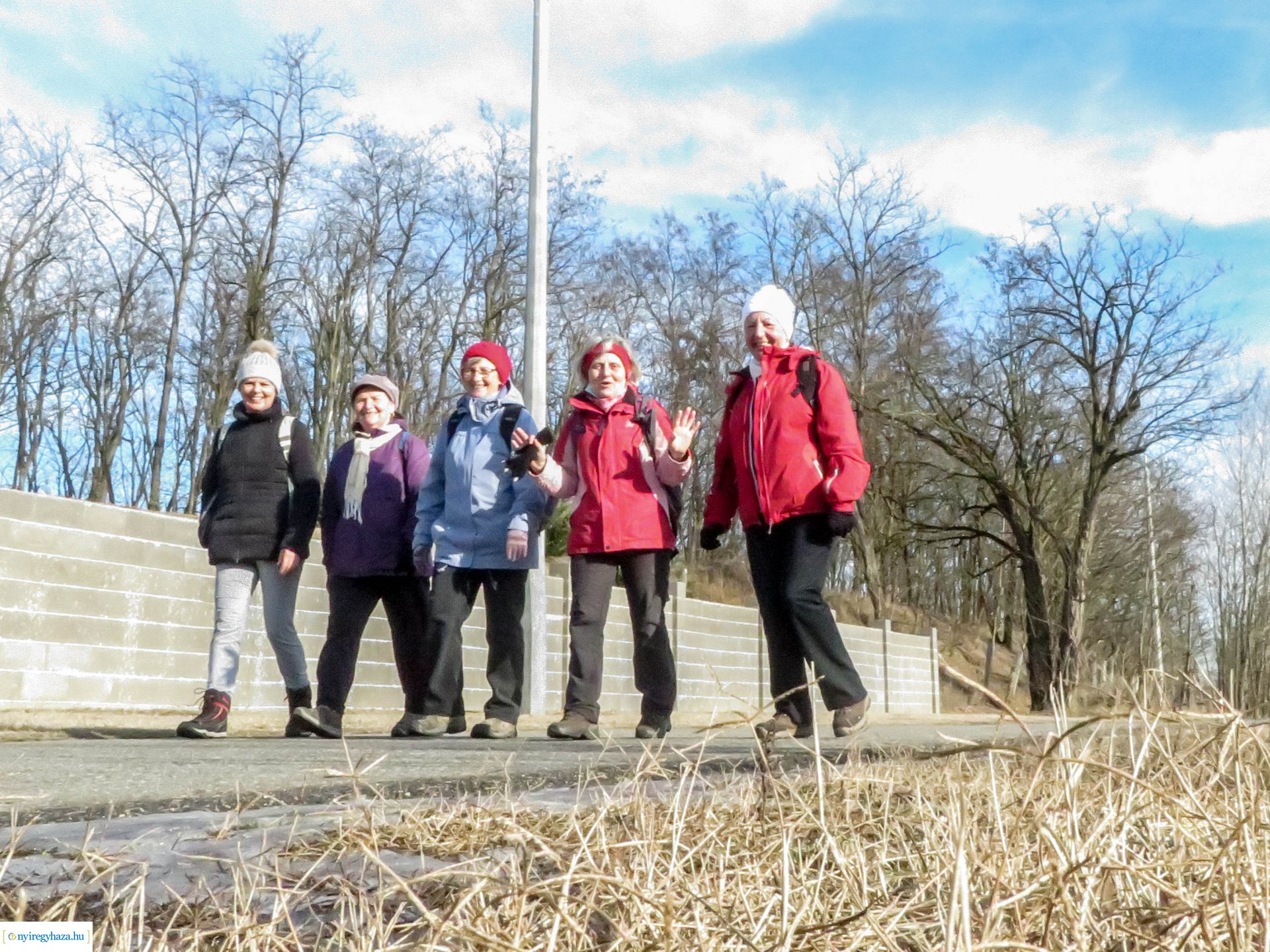 Túracipő és farsangi jelmez 