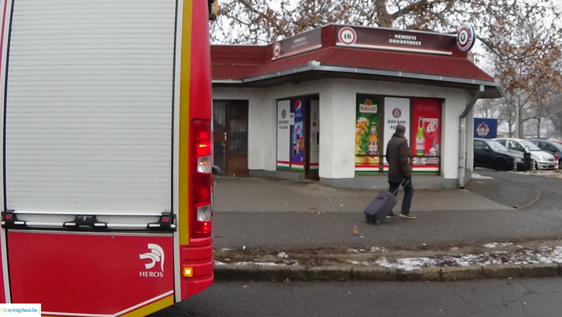 Tűz ütött ki egy dohányboltban