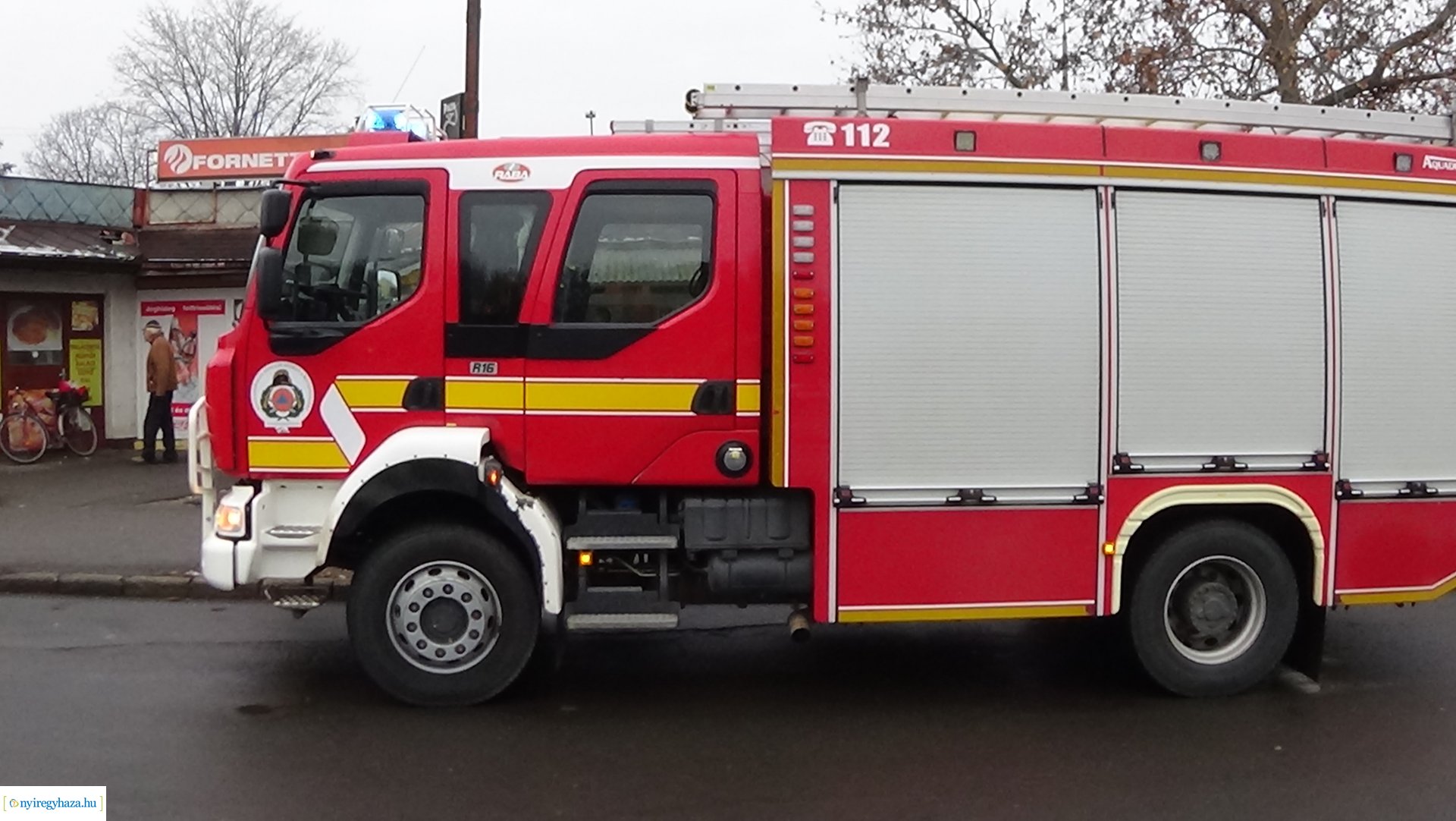 Tűz ütött ki egy dohányboltban