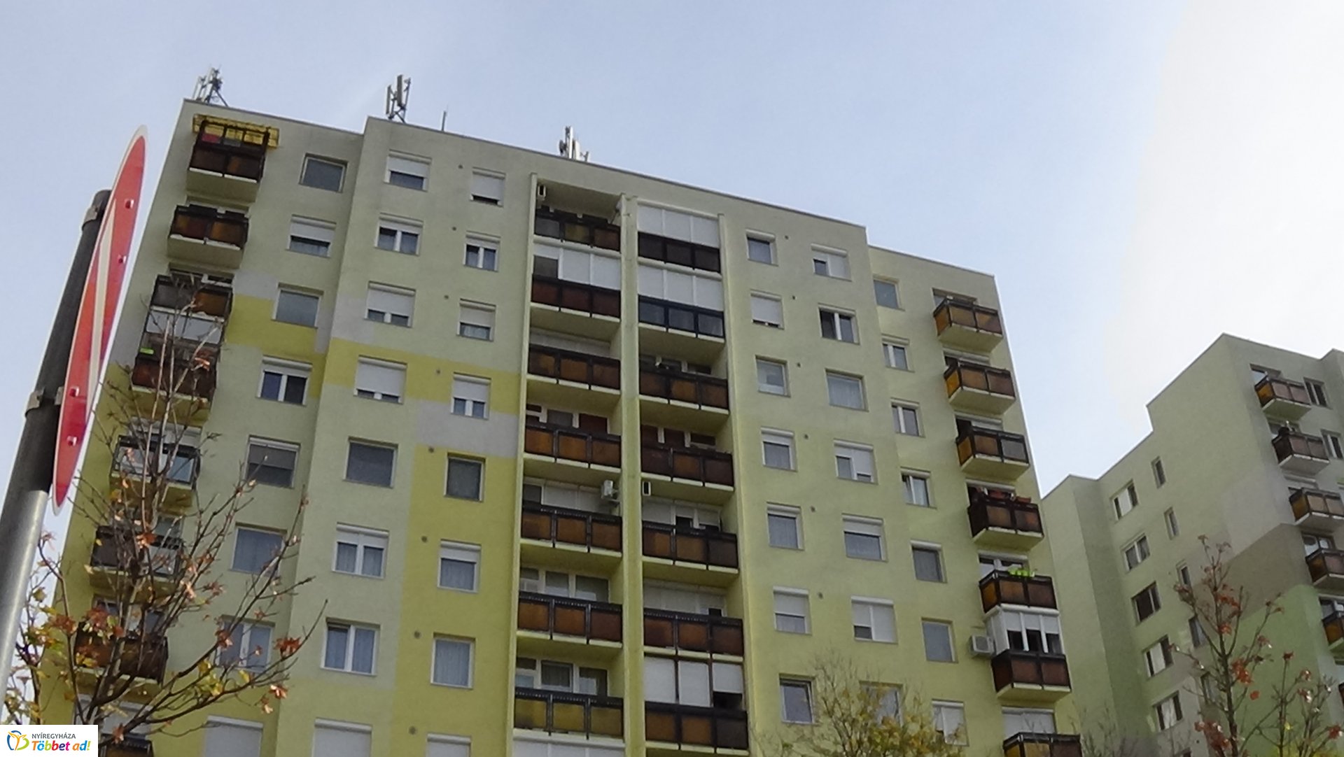 Tűz ütött ki egy Toldi úti társasház erkélyén