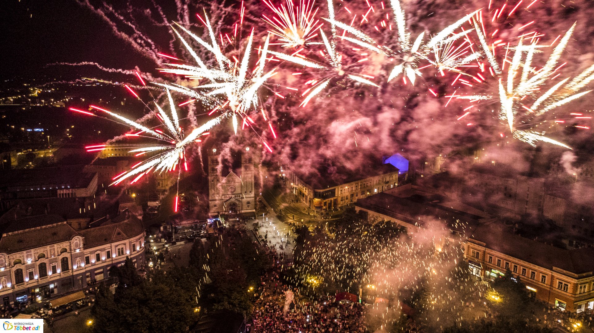 Tűzijáték a Sunshine Szülinapon