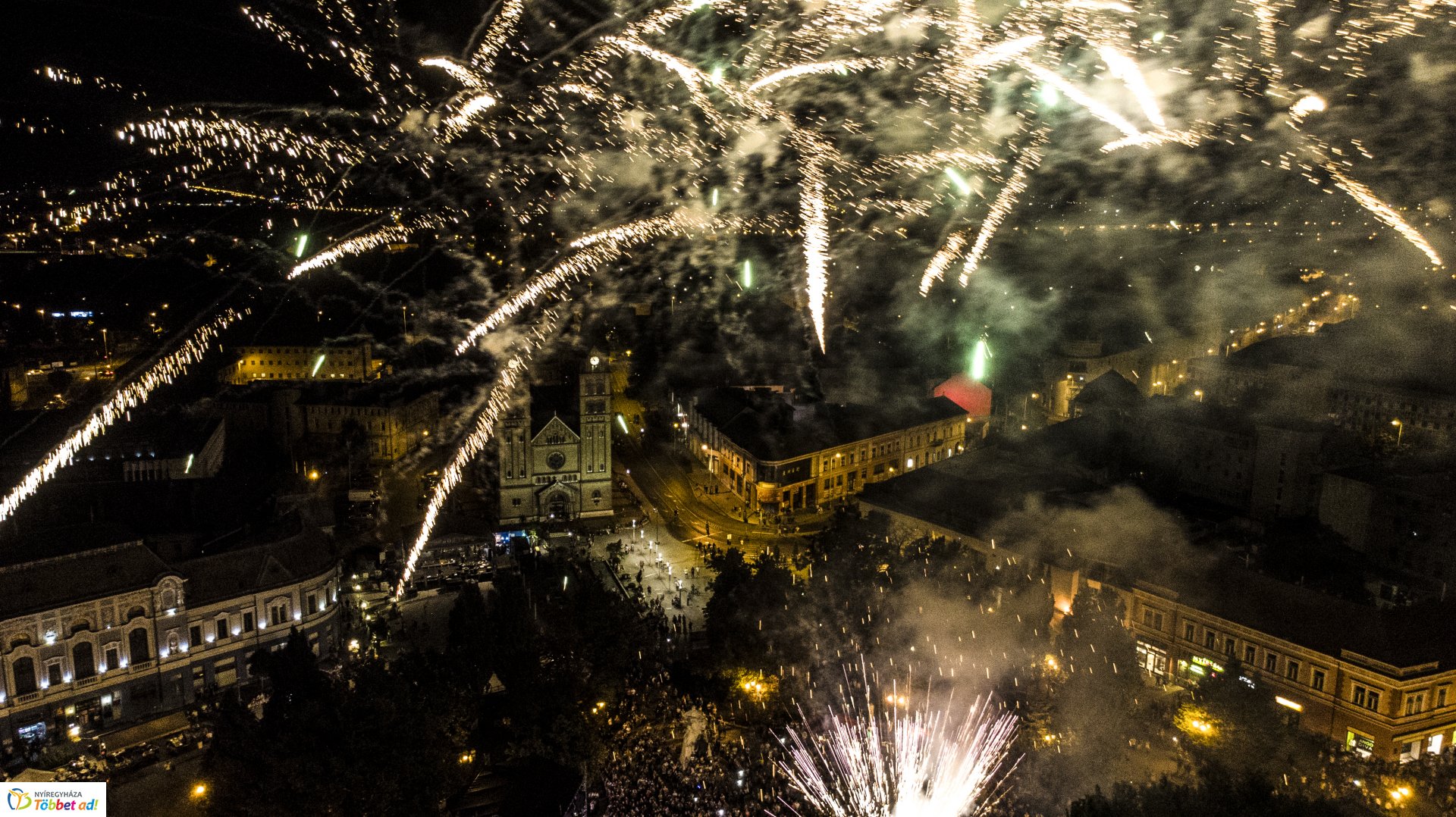 Tűzijáték a Sunshine Szülinapon