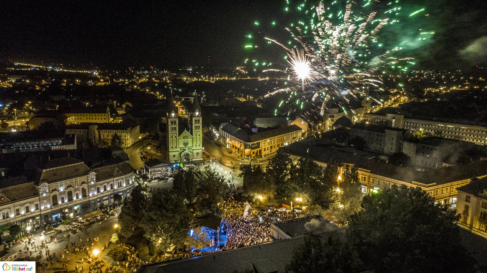 Tűzijáték a Sunshine Szülinapon