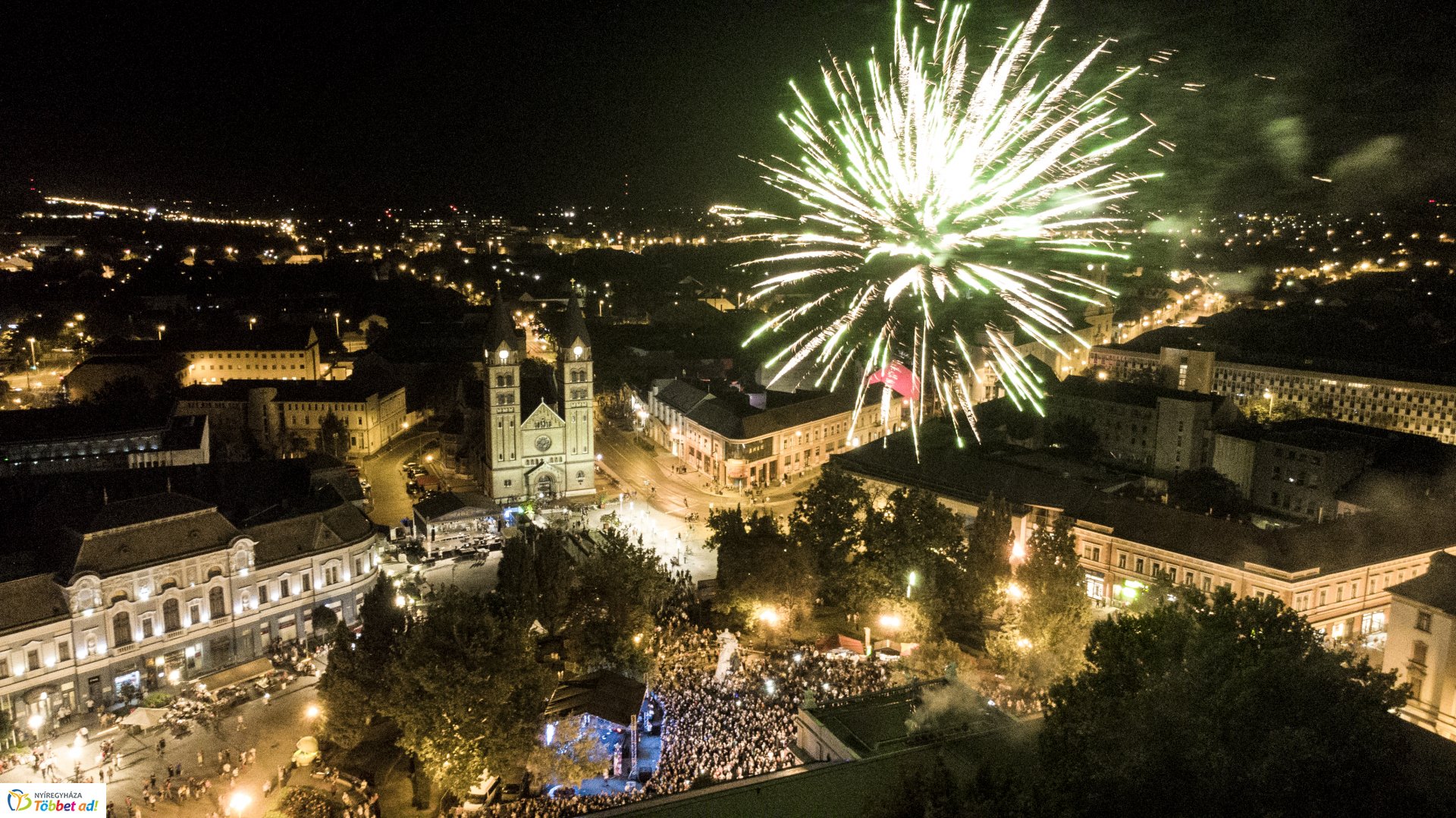 Tűzijáték a Sunshine Szülinapon