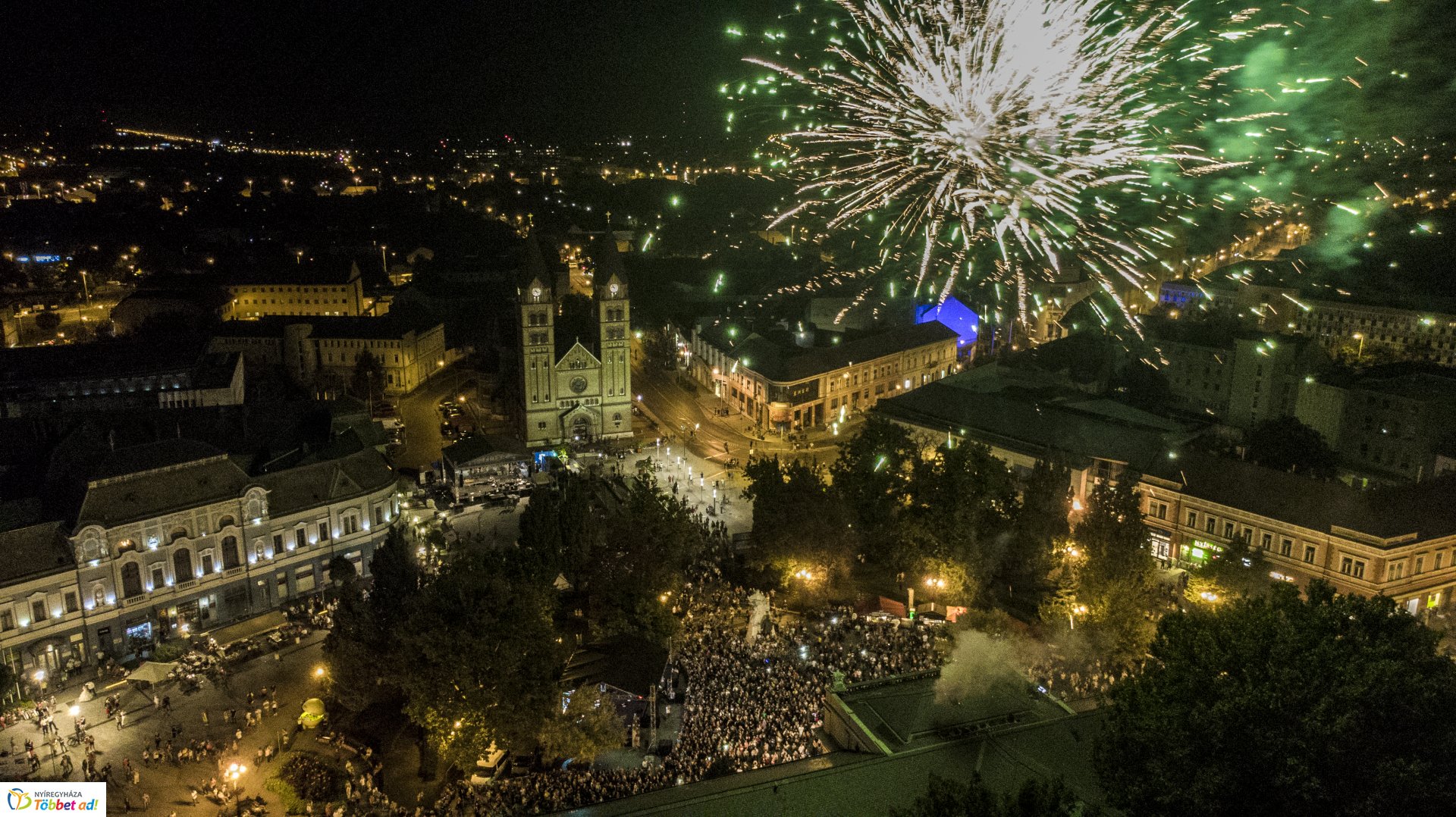 Tűzijáték a Sunshine Szülinapon