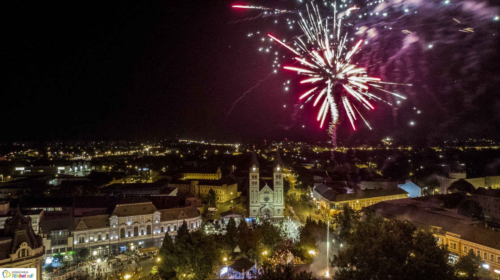 Tűzijáték a Sunshine Szülinapon