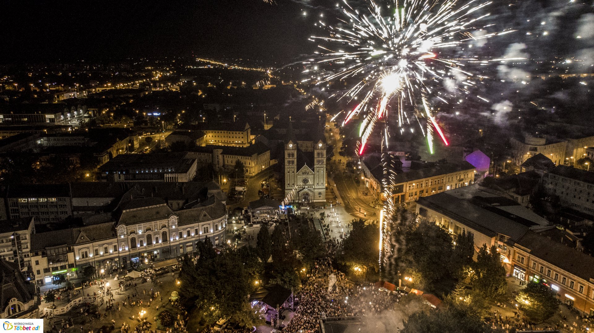 Tűzijáték a Sunshine Szülinapon