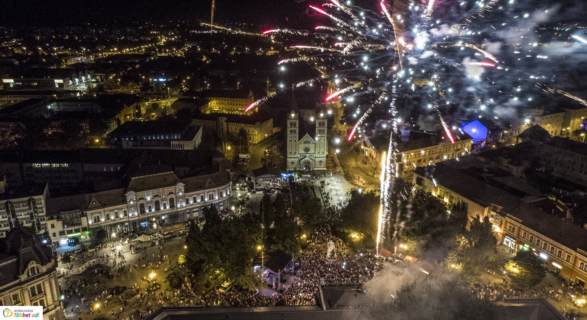 Tűzijáték a Sunshine Szülinapon