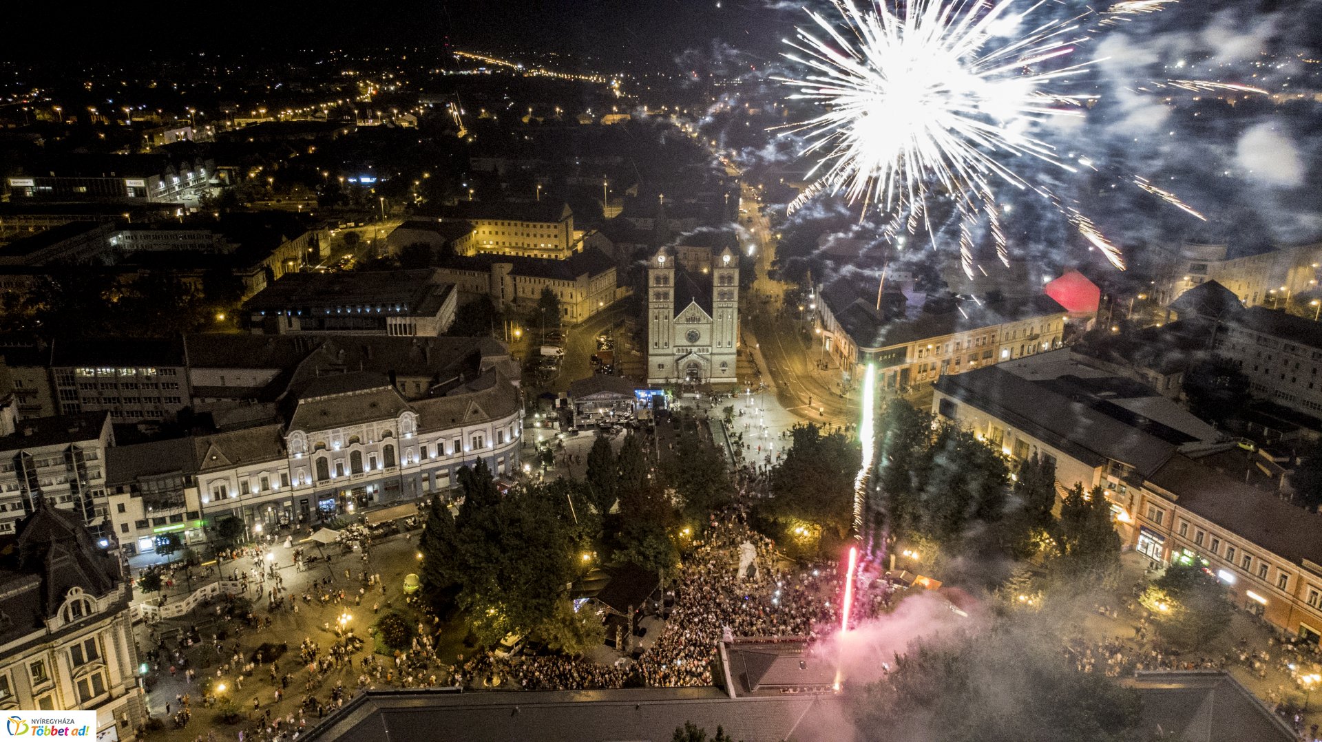 Tűzijáték a Sunshine Szülinapon