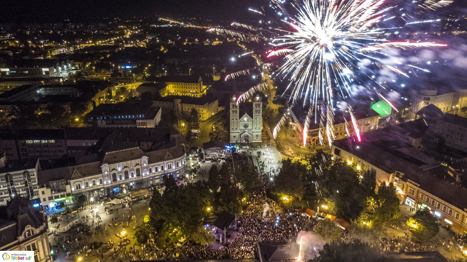 Tűzijáték a Sunshine Szülinapon