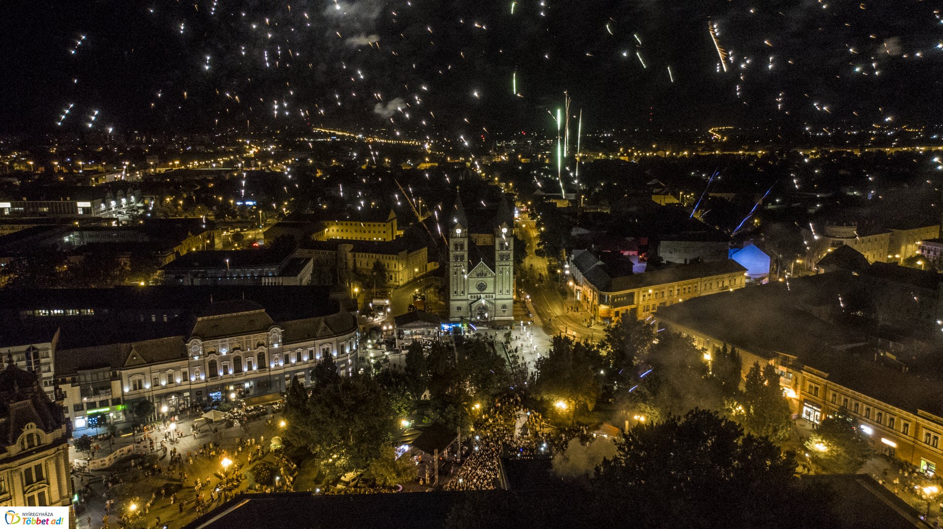Tűzijáték a Sunshine Szülinapon